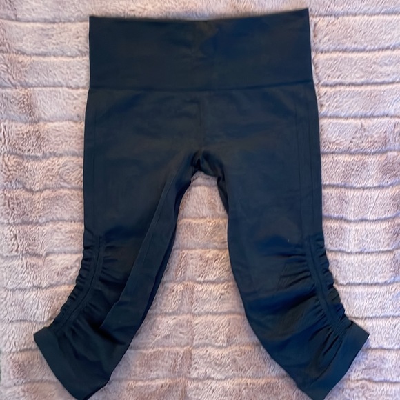 Lululemon 7/8s running leggings 2 pairs - Picture 5 of 5
